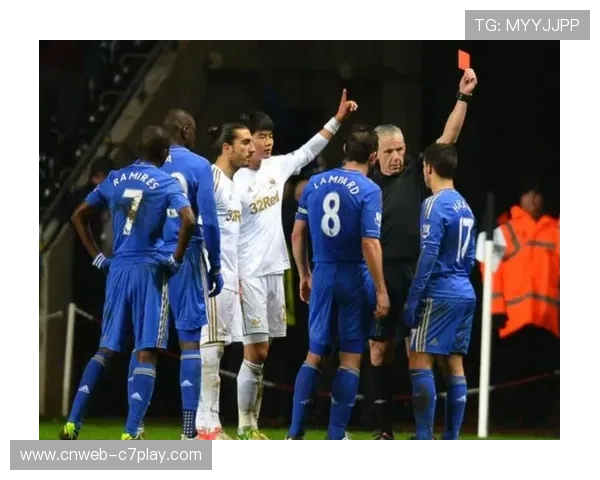 蓝军防守纪律松懈频繁吃红牌 近六场比赛接连犯规失控