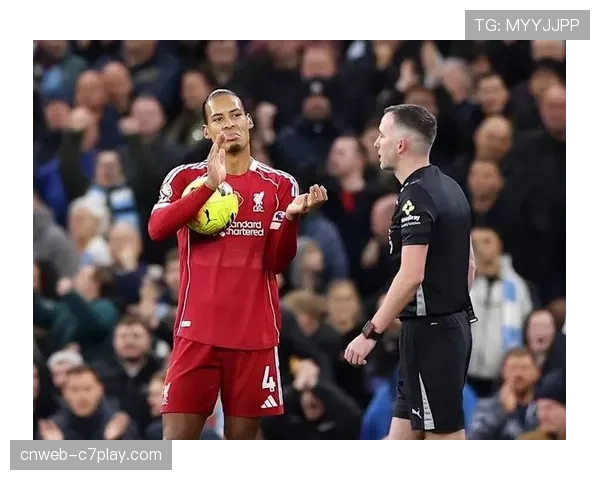 范戴克庆祝维尔茨破门,利物浦防线核心表率 范戴克庆祝维尔茨破门,利物浦防线核心表率