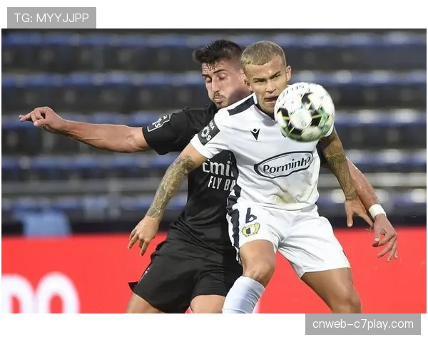 本菲卡主场轻取法马利康,本泽马破门延续射手榜领先优势 本菲卡主场轻取法马利康,本泽马破门延续射手榜领先优势