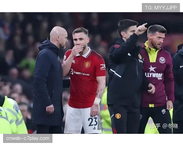 即时战报：曼联半场0-2落后于布伦特福德，拉什福德错失单刀