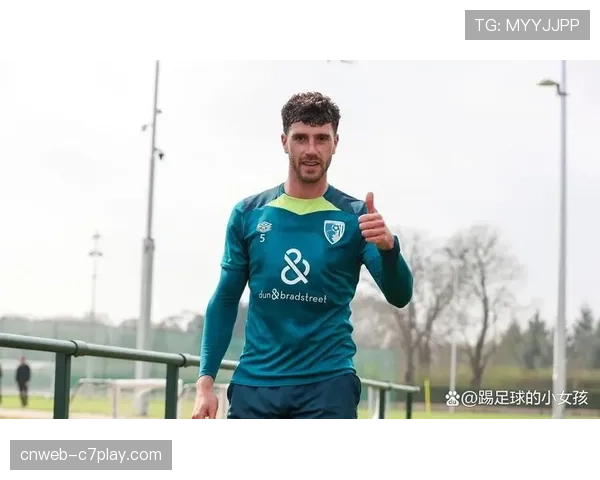 从英甲到英超:伯恩茅斯后卫塞内西的五年飞跃之路 从英甲到英超:伯恩茅斯后卫塞内西的五年飞跃之路